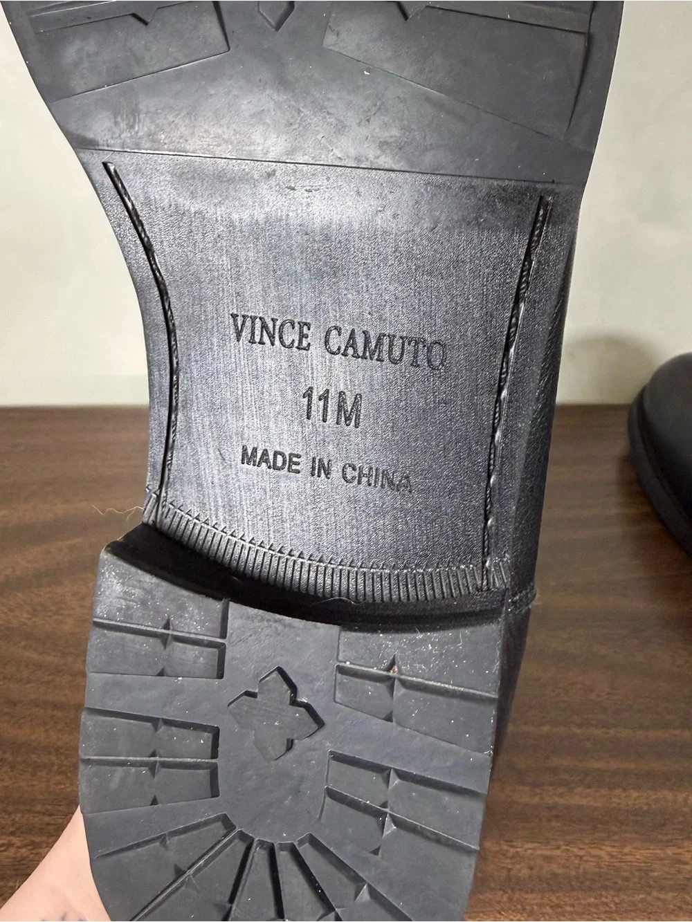 Vince Camuto Laken Lug Black Leather Chelsea Boots Mens 11 Pull On EUC